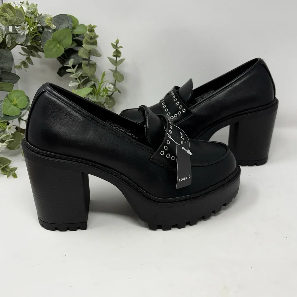 NWT Torrid Platform Grommet Loafers Black Chunky Lug Heel Women's 9 Y2K